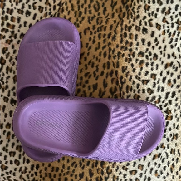 Purple slides, cushy, and comfortable - Picture 4 of 4